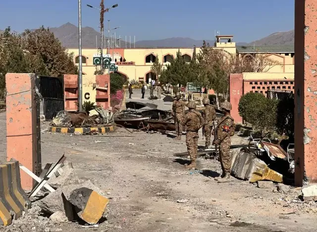 Công dân Afghanistan đã thực hiện 2 vụ đánh bom liều chết ở Pakistan - Ảnh 1.