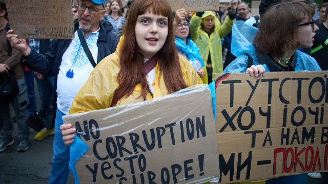 EU cảnh báo Ukraine mạnh tay chống tham nhũng sau bê bối trong ngành năng lượng - Ảnh 1.