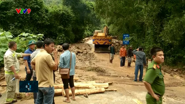 Thông đường tiếp cận điểm sạt lở trên đèo Khánh Sơn