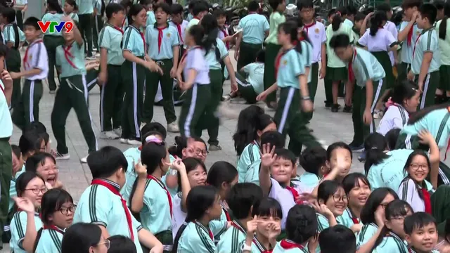 Giới hạn trẻ em dùng mạng xã hội - nên hay không?