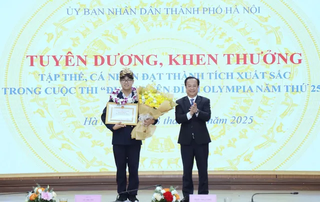 Hanoi honors Road to  Olympia  Mount   Champion Tran Bui Bao Khanh - Ảnh 2.
