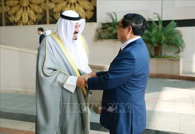 Kuwaiti Prime Minister hosts welcome ceremony for Vietnamese counterpart - Ảnh 1.