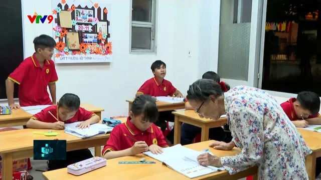 Chuyện Bà giáo bán vé số dạy trẻ em cơ nhỡ