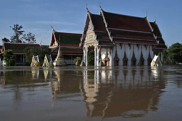 Mưa lớn gây lũ lụt nghiêm trọng ở miền Nam Thái Lan- Ảnh 1. Mưa lớn gây lũ lụt nghiêm trọng ở miền Nam Thái Lan- Ảnh 1.