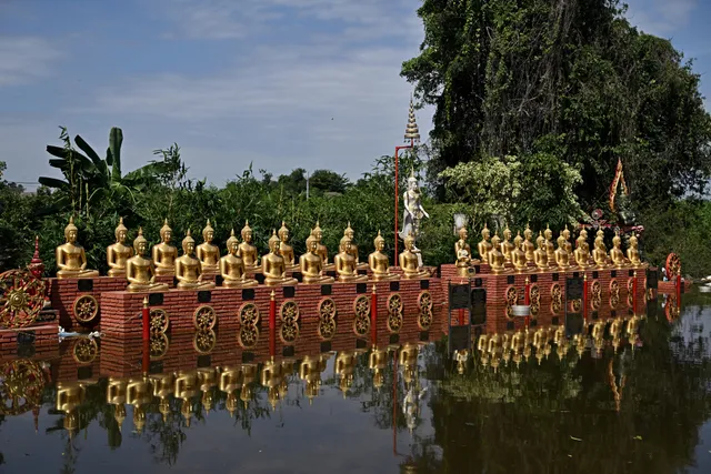 Mưa lớn gây lũ lụt nghiêm trọng ở miền Nam Thái Lan- Ảnh 2. Mưa lớn gây lũ lụt nghiêm trọng ở miền Nam Thái Lan- Ảnh 2.