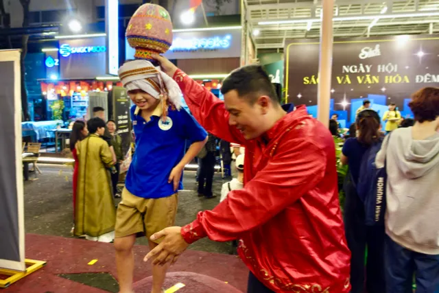 Tour đêm Đường sách có đủ sức thành điểm nhấn cho du lịch TP Hồ Chí Minh?- Ảnh 8.