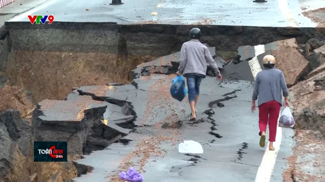 Sạt lở diễn biến phức tạp tại các "điểm nóng" mưa lũ