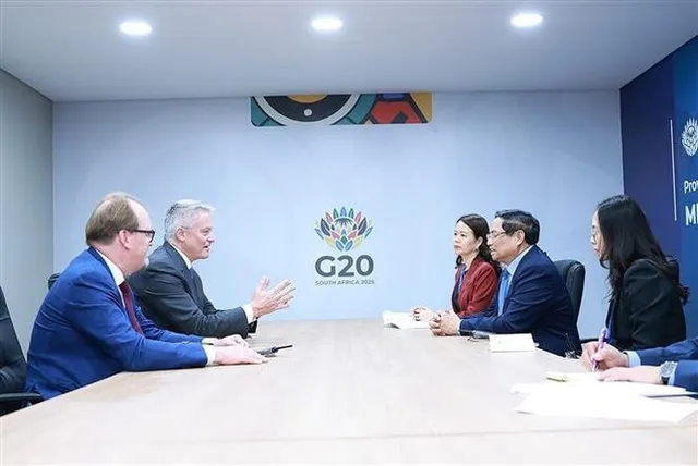 Govt leader meets with French President, OECD Secretary-General in South Africa - Ảnh 1.