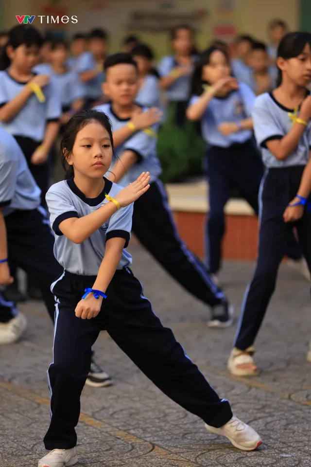 Học sinh TP Hồ Chí Minh tích cực tập luyện, hướng đến kỷ lục Võ nhạc Vovinam- Ảnh 6.