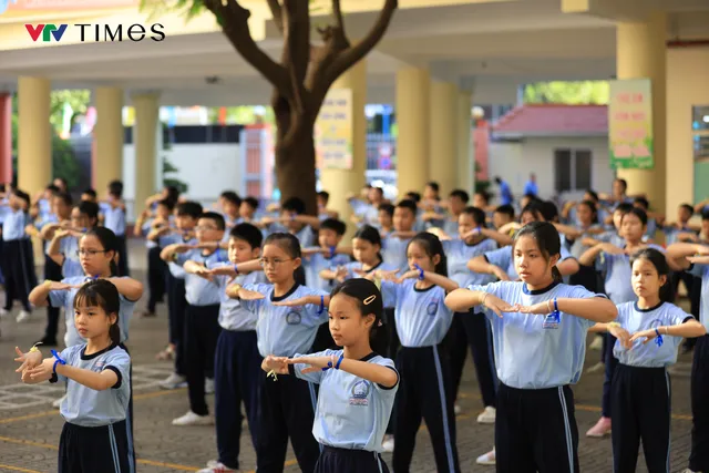 Học sinh TP Hồ Chí Minh tích cực tập luyện, hướng đến kỷ lục Võ nhạc Vovinam- Ảnh 2.