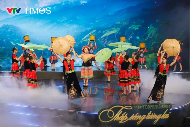 In Gratitude 2025: A Journey of Teachers “Lighting Up the Future” Through Powerful Real-Life Stories - Ảnh 7.