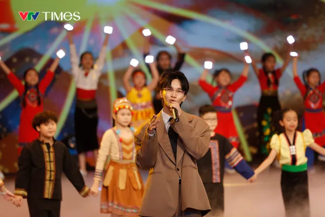 In Gratitude 2025: A Journey of Teachers “Lighting Up the Future” Through Powerful Real-Life Stories - Ảnh 11.