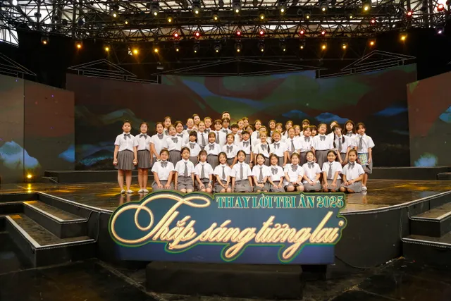 Final Rehearsal of “In Gratitude 2025”  for a ‘Symphonic’ Tribute to Teachers - Ảnh 1.