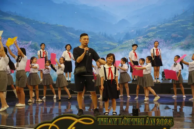 Final Rehearsal of “In Gratitude 2025”  for a ‘Symphonic’ Tribute to Teachers - Ảnh 2.