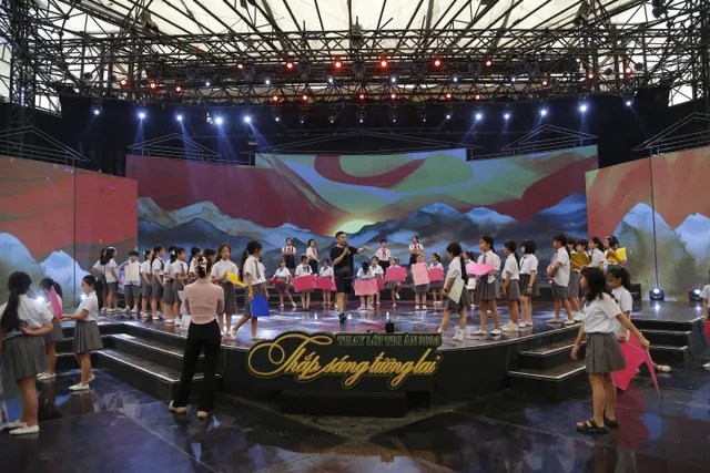 Final Rehearsal of “In Gratitude 2025”  for a ‘Symphonic’ Tribute to Teachers - Ảnh 6.