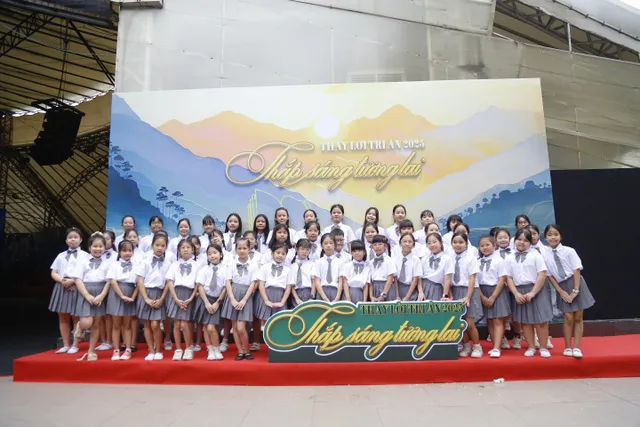 Final Rehearsal of “In Gratitude 2025”  for a ‘Symphonic’ Tribute to Teachers - Ảnh 9.