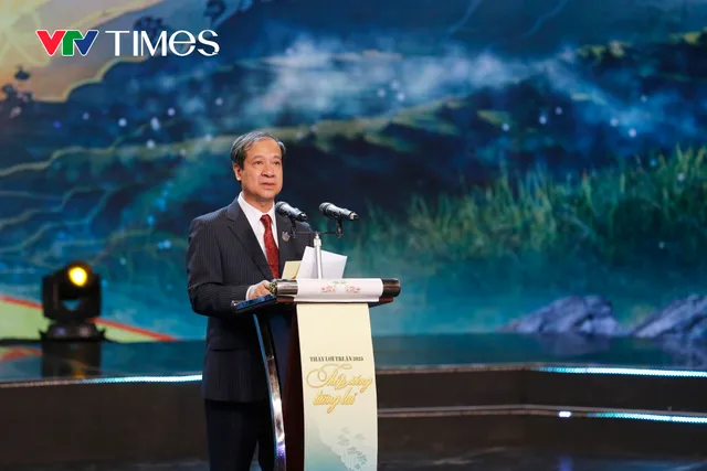 In Gratitude 2025: A Journey of Teachers “Lighting Up the Future” Through Powerful Real-Life Stories - Ảnh 3.