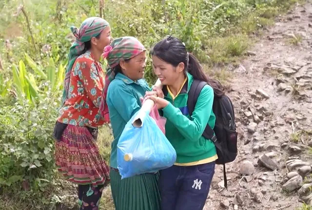 In Gratitude 2025: A Journey of Teachers “Lighting Up the Future” Through Powerful Real-Life Stories - Ảnh 5.