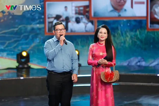 In Gratitude 2025: A Journey of Teachers “Lighting Up the Future” Through Powerful Real-Life Stories - Ảnh 9.