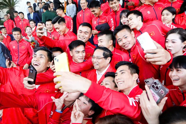 Phát huy khí phách và bản lĩnh của “chiến binh sao vàng”, thi đấu ngoan cường và mang vinh quang về cho Tổ quốc- Ảnh 2. Phát huy khí phách và bản lĩnh của “chiến binh sao vàng”, thi đấu ngoan cường và mang vinh quang về cho Tổ quốc- Ảnh 2.