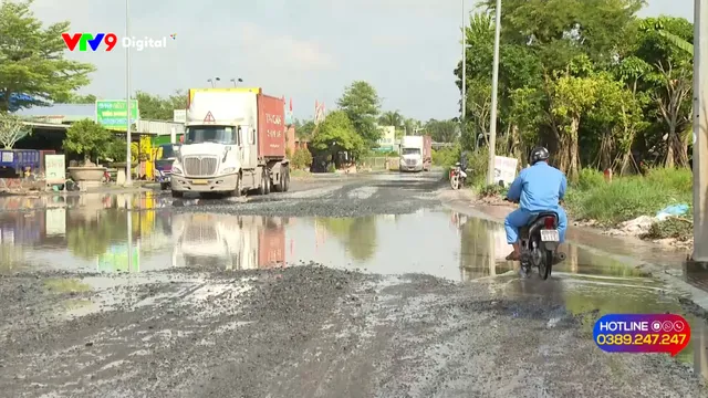 Alo V9 (29/11/2025): Người dân "nhọc nhằn" qua đoạn đường hư hỏng nặng