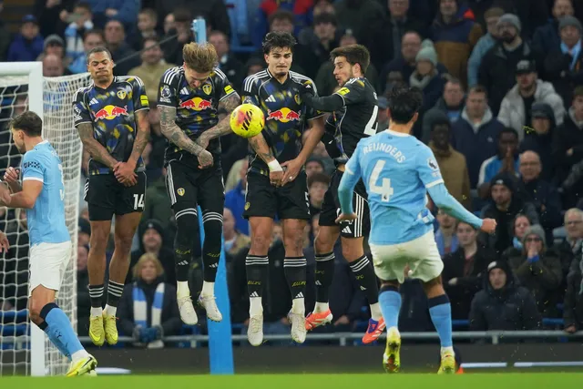 Foden tỏa sáng phút bù giờ, Man City thắng “hú hồn” trước Leeds- Ảnh 1. Foden tỏa sáng phút bù giờ, Man City thắng “hú hồn” trước Leeds- Ảnh 1.