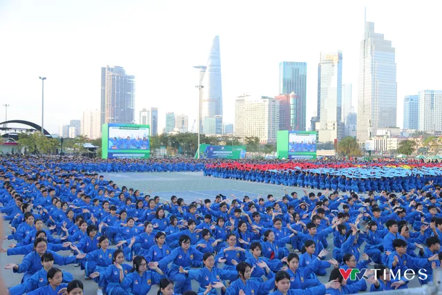 60.000 học sinh ở TP Hồ Chí Minh xác lập "kỷ lục kép" về đồng diễn võ nhạc Vovinam- Ảnh 1. 60.000 học sinh ở TP Hồ Chí Minh xác lập "kỷ lục kép" về đồng diễn võ nhạc Vovinam- Ảnh 1.