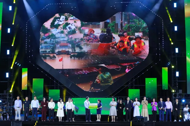 Blog phóng viên VTV9: Từ sau máy quay đến hàng ghế khán giả đêm nhạc Nghĩa tình Phương Nam