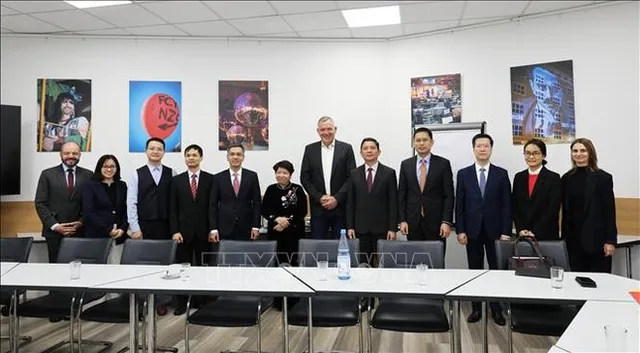 Communist Party of Vietnam enhances ties with Left Party of Germany - Ảnh 1.