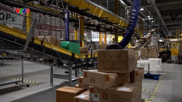 Hàng ngàn robot "chạy đơn" giáng sinh cho Amazon