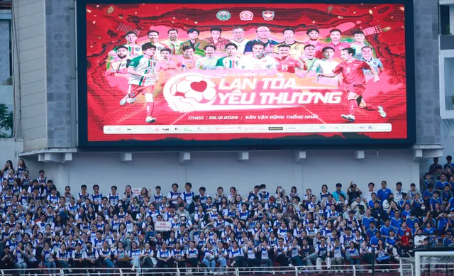 HLV Park Hang-seo xỏ giày ra sân, cùng Tiến Linh và nhiều học trò cũ "Lan toả yêu thương"- Ảnh 7. HLV Park Hang-seo xỏ giày ra sân, cùng Tiến Linh và nhiều học trò cũ "Lan toả yêu thương"- Ảnh 7.