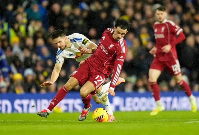 Vòng 15 Ngoại hạng Anh: Arsenal và Liverpool "ngã ngựa" phút bù giờ, Man City phả hơi nóng vào ngôi đầu- Ảnh 3. Vòng 15 Ngoại hạng Anh: Arsenal và Liverpool "ngã ngựa" phút bù giờ, Man City phả hơi nóng vào ngôi đầu- Ảnh 3.