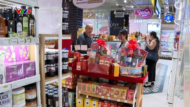 Hàng tết ra sớm, tín hiệu mua sắm tăng nhiệt