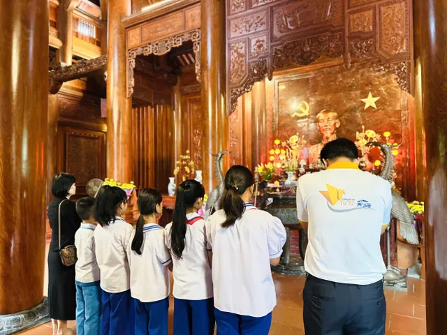 Kindness Buss “sparks of love” to warm up winter in Nghe An - Ảnh 1.