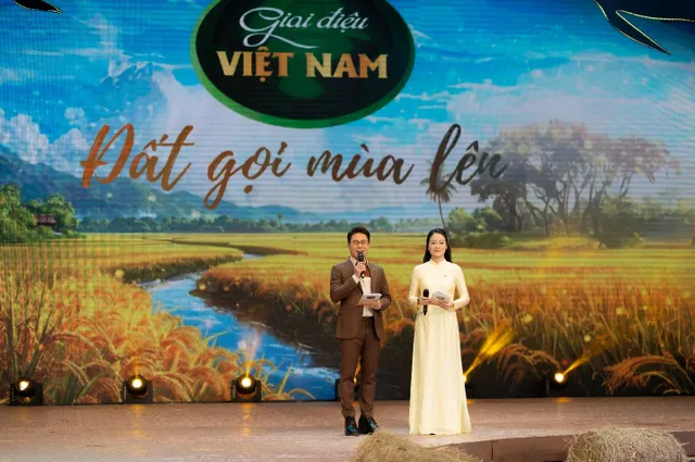 “Melodies of Vietnam: When the Land Calls the Seasons”: Inspires guests with  deeply humane stories. - Ảnh 1.