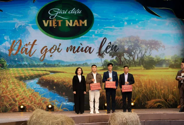 “Melodies of Vietnam: When the Land Calls the Seasons”: Inspires guests with  deeply humane stories. - Ảnh 4.