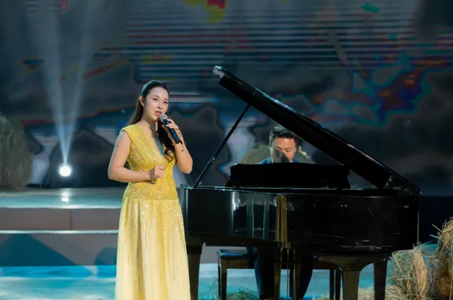 “Melodies of Vietnam: When the Land Calls the Seasons”: Inspires guests with  deeply humane stories. - Ảnh 8.