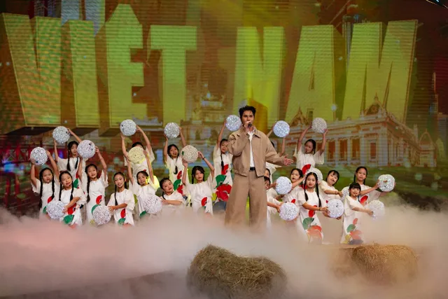 “Melodies of Vietnam: When the Land Calls the Seasons”: Inspires guests with  deeply humane stories. - Ảnh 9.