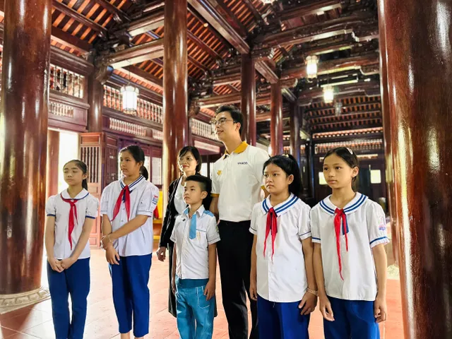 Kindness Buss “sparks of love” to warm up winter in Nghe An - Ảnh 3.