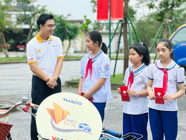 Kindness Buss “sparks of love” to warm up winter in Nghe An - Ảnh 7.