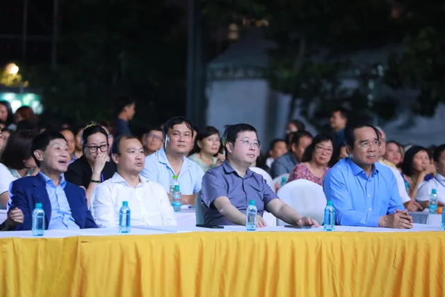 “Nghia Tinh Phuong Nam” Charity Concert Raises VND 25.01 Billion for Support Central Vietnam campaign of VTV’s Vietnamese Loving Heart Fund - Ảnh 2.