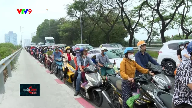 Người dân mệt mỏi vì ùn tắc cuối năm