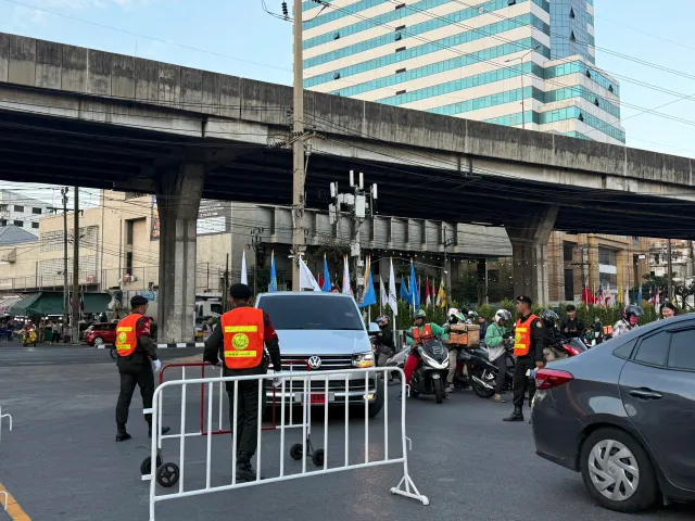 An ninh siết chặt tại sân Rajamangala trước giờ khai mạc SEA Games 33- Ảnh 1. An ninh siết chặt tại sân Rajamangala trước giờ khai mạc SEA Games 33- Ảnh 1.