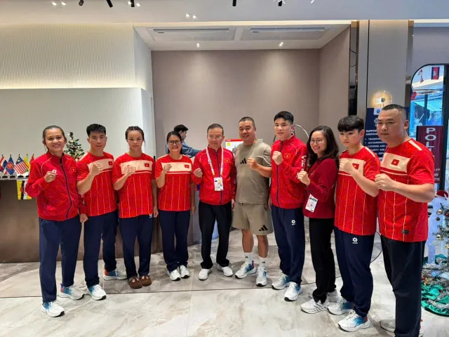 Trưởng đoàn Nguyễn Hồng Minh thăm, động viên tinh thần thi đấu đội MMA tại SEA Games 33- Ảnh 2. Trưởng đoàn Nguyễn Hồng Minh thăm, động viên tinh thần thi đấu đội MMA tại SEA Games 33- Ảnh 2.