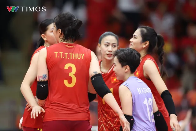 Bóng chuyền nữ Việt Nam toàn thắng vòng bảng, giành vé vào bán kết SEA Games 33- Ảnh 2.