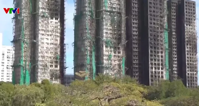 Hong Kong (Trung Quốc) siết chặt quản lý xây dựng sau thảm kịch cháy chung cư- Ảnh 1.