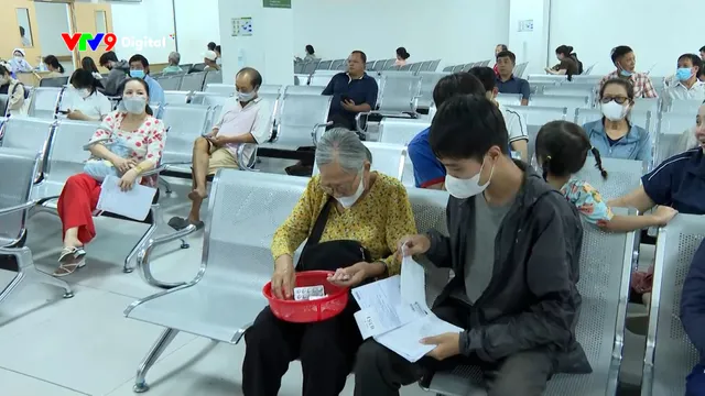 Người lớn tuổi vui mừng trước chính sách BHYT mới