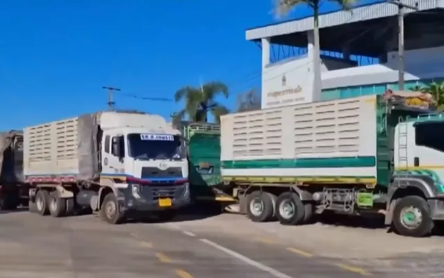 Thái Lan chặn các xe chở nhiên liệu qua biên giới với Lào- Ảnh 1.