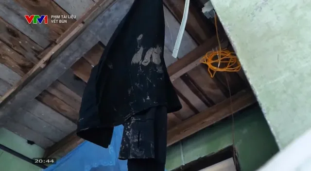 Documentary “Mud Traces”: Warmth of humanity amid the scars of a devastating flood - Ảnh 11.