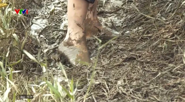 Documentary “Mud Traces”: Warmth of humanity amid the scars of a devastating flood - Ảnh 12.